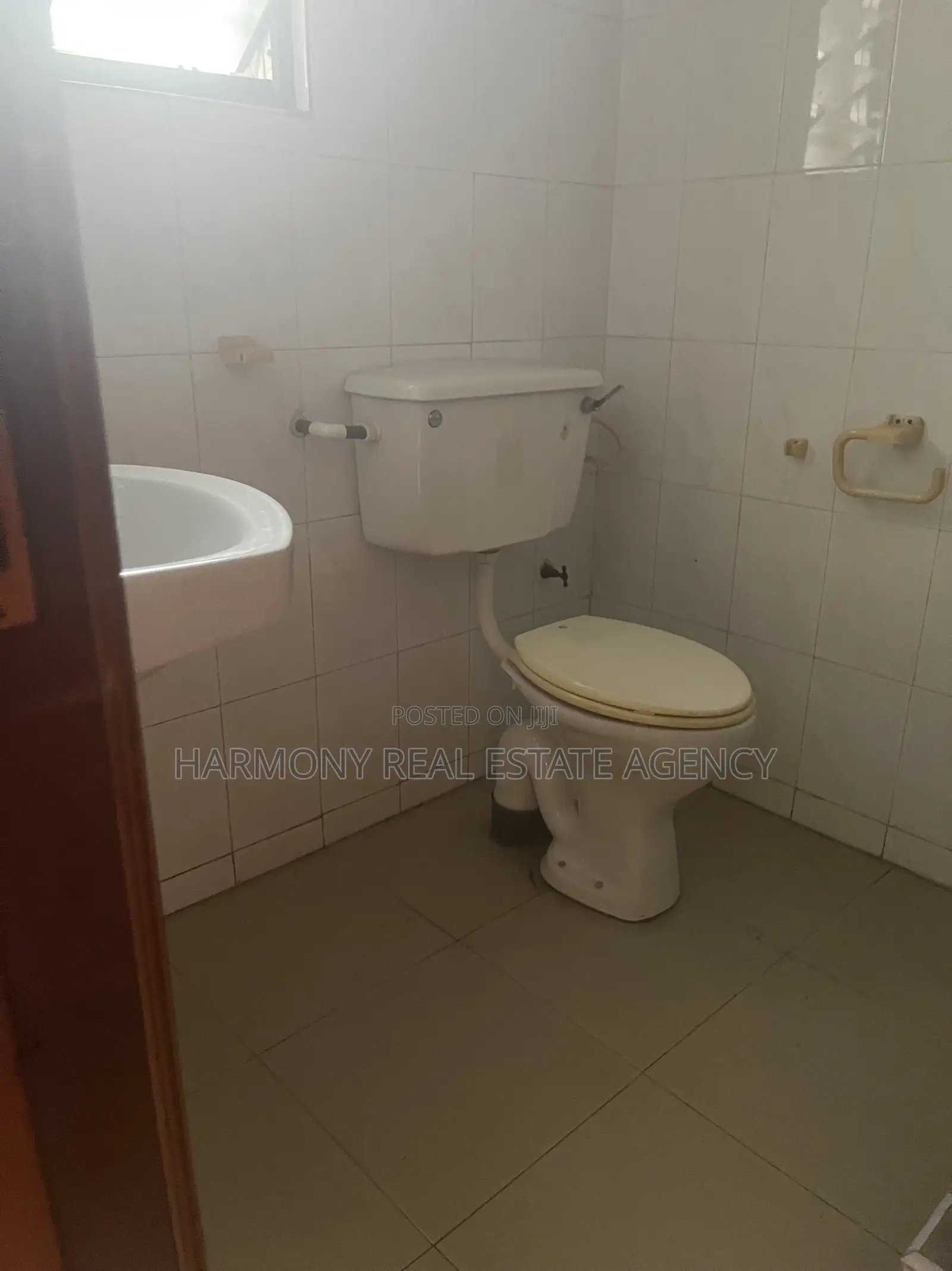 17bdrm House in Airport Residential Area for rent