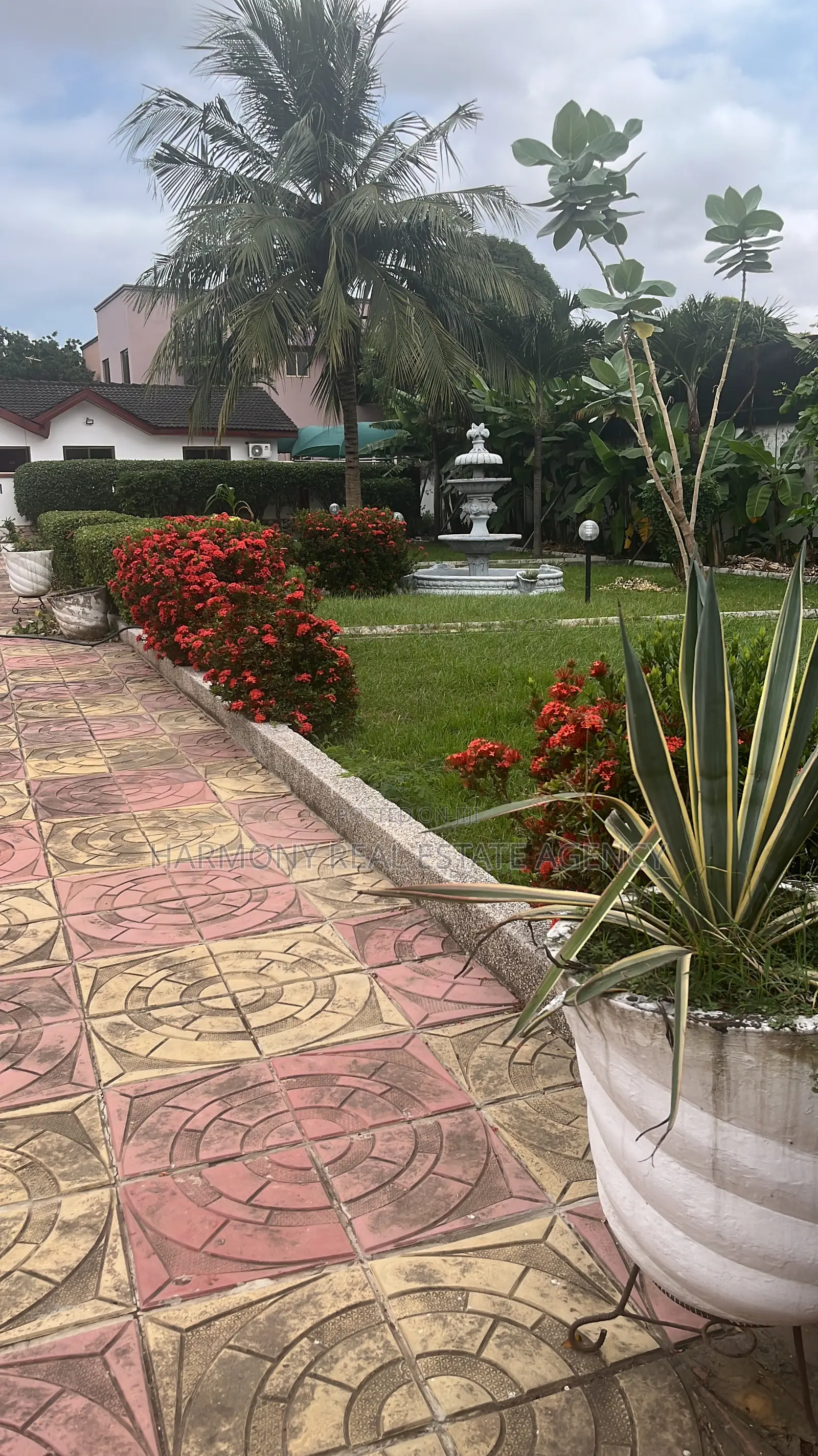 17bdrm House in Airport Residential Area for rent