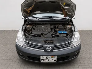 Nissan Versa 1.8 S Hatchback 2007 Silver