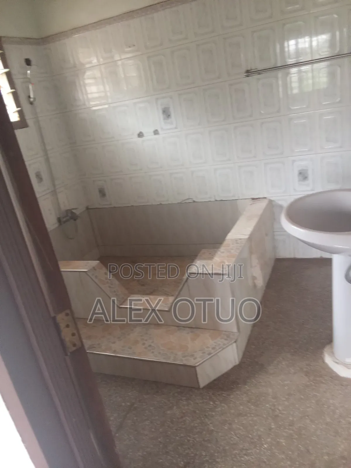5bdrm House in Alex Otuo, Atwima Nwabiagya for rent