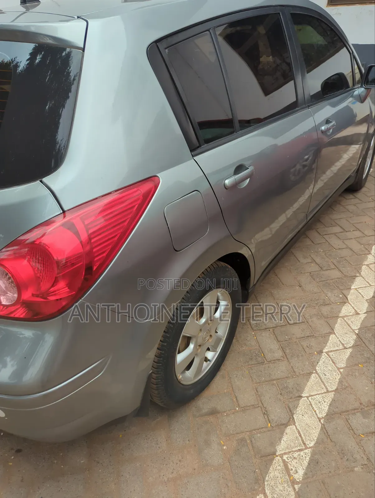 Nissan Versa 1.8 S Hatchback 2007 Silver