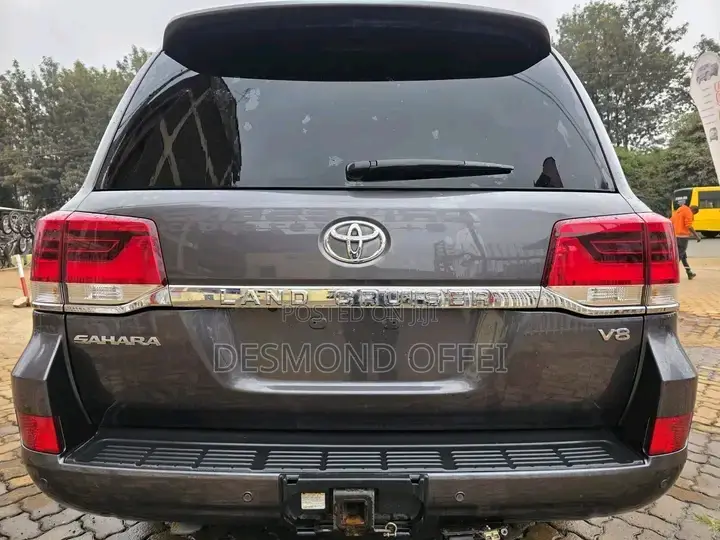 Toyota Land Cruiser 2016 Gray