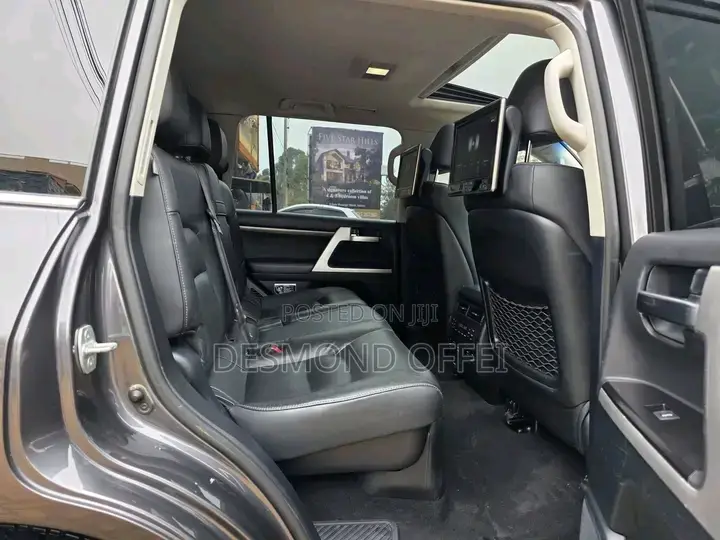 Toyota Land Cruiser 2016 Gray