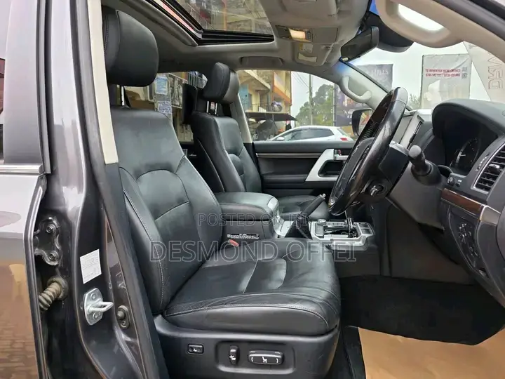 Toyota Land Cruiser 2016 Gray