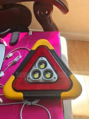 Multifunctional LED Car Emergency Warning Triangle With Solar Charging
