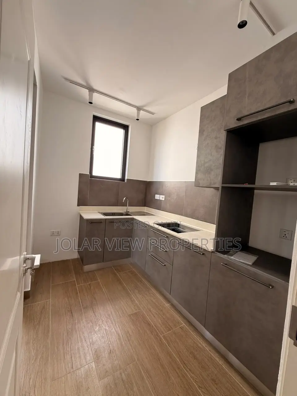 3bdrm Townhouse / Terrace in Jolar View, Tseaddo for rent