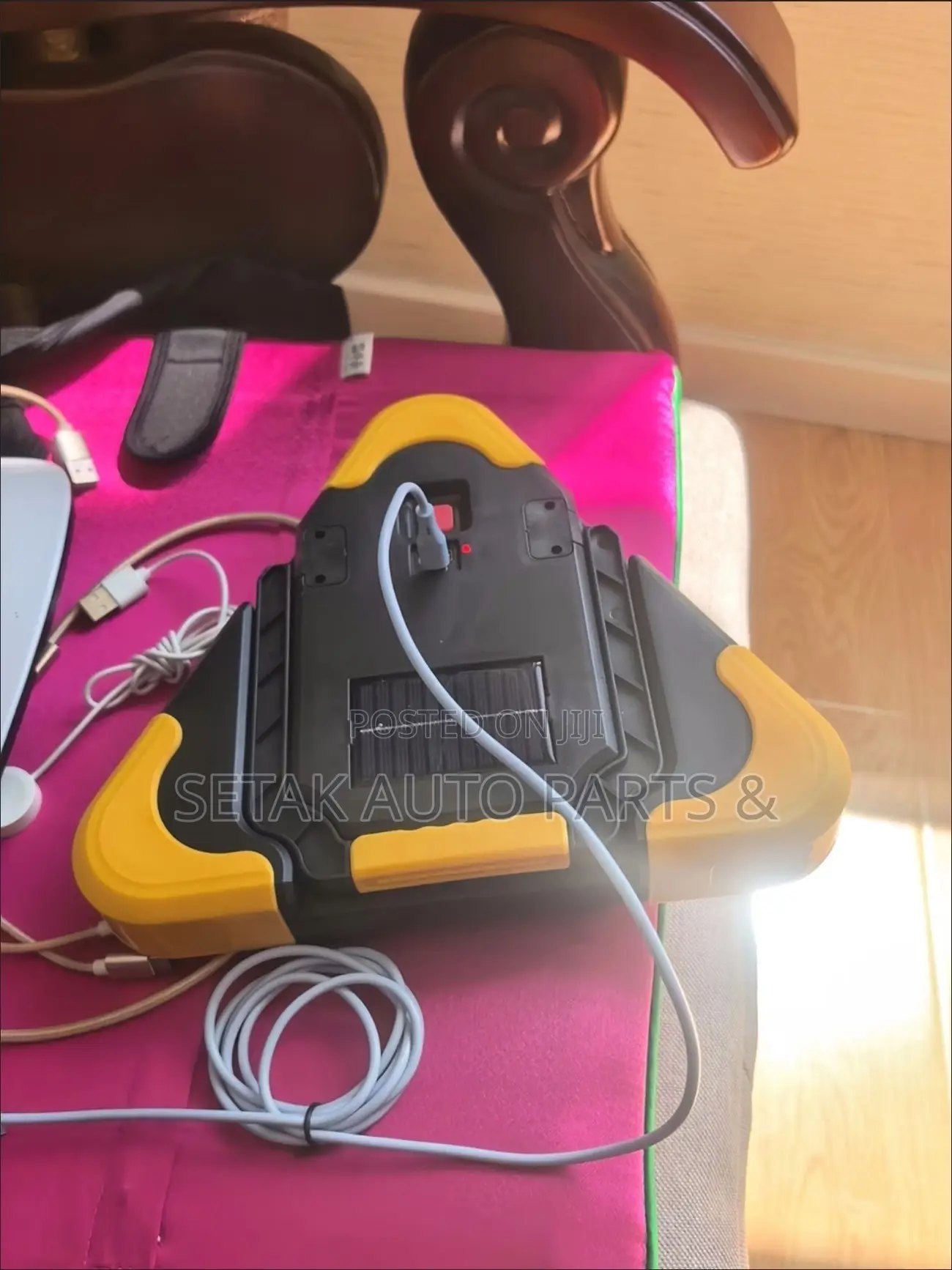 Multifunctional LED Car Emergency Warning Triangle With Solar Charging