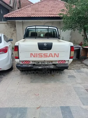 Nissan Hardbody 2017 White