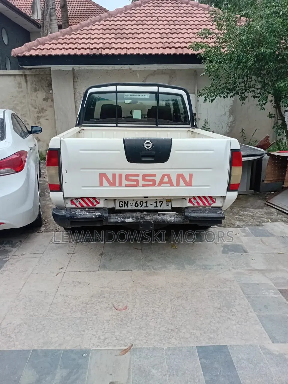 Nissan Hardbody 2017 White