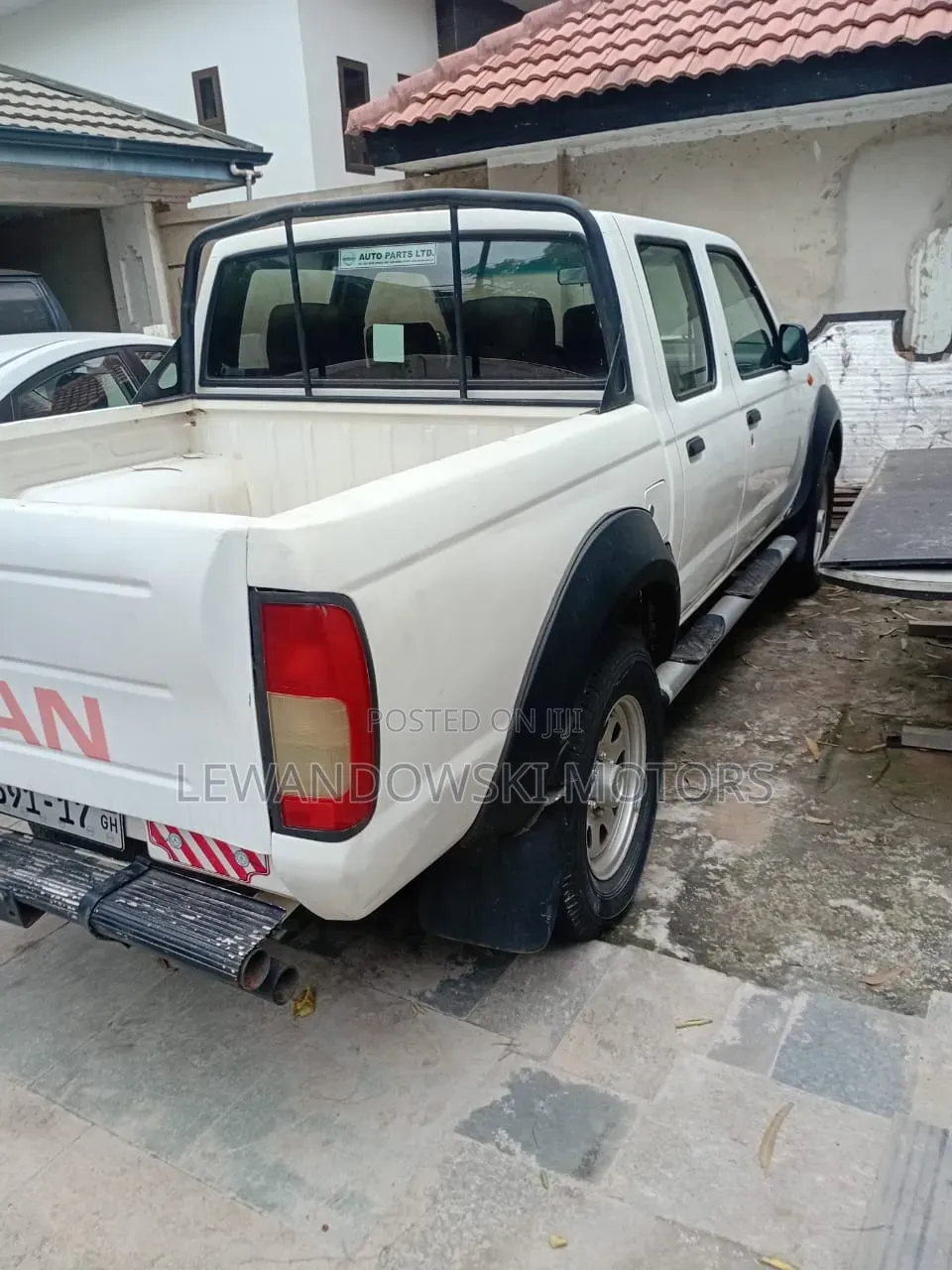 Nissan Hardbody 2017 White