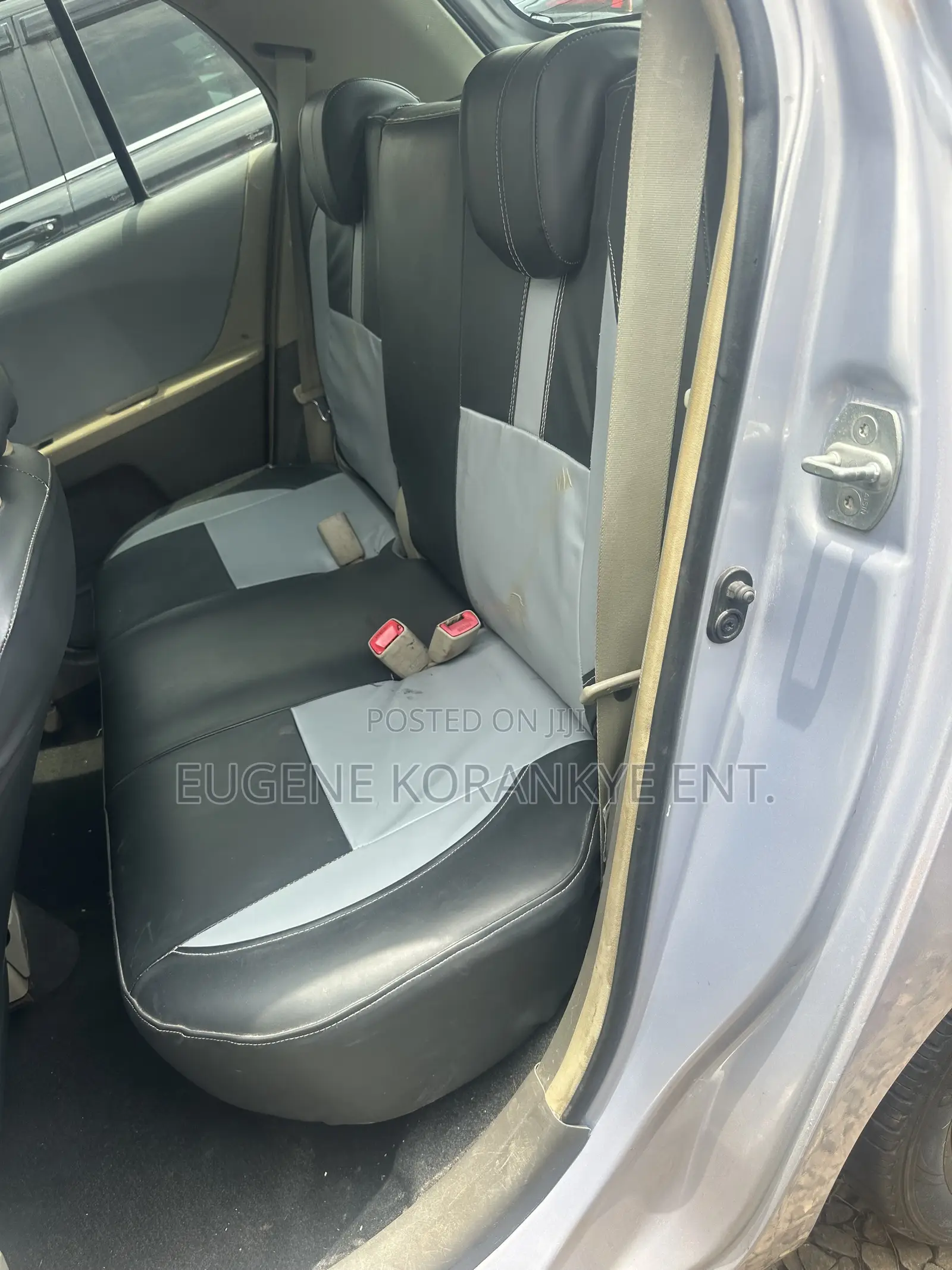 Toyota Vitz 1.5 FWD 5dr 2010 Silver