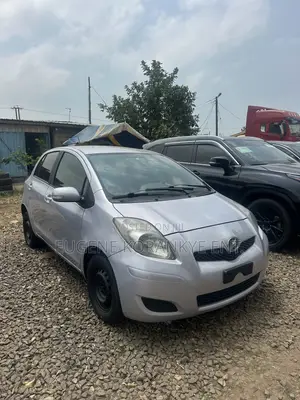Toyota Vitz 1.5 FWD 5dr 2010 Silver