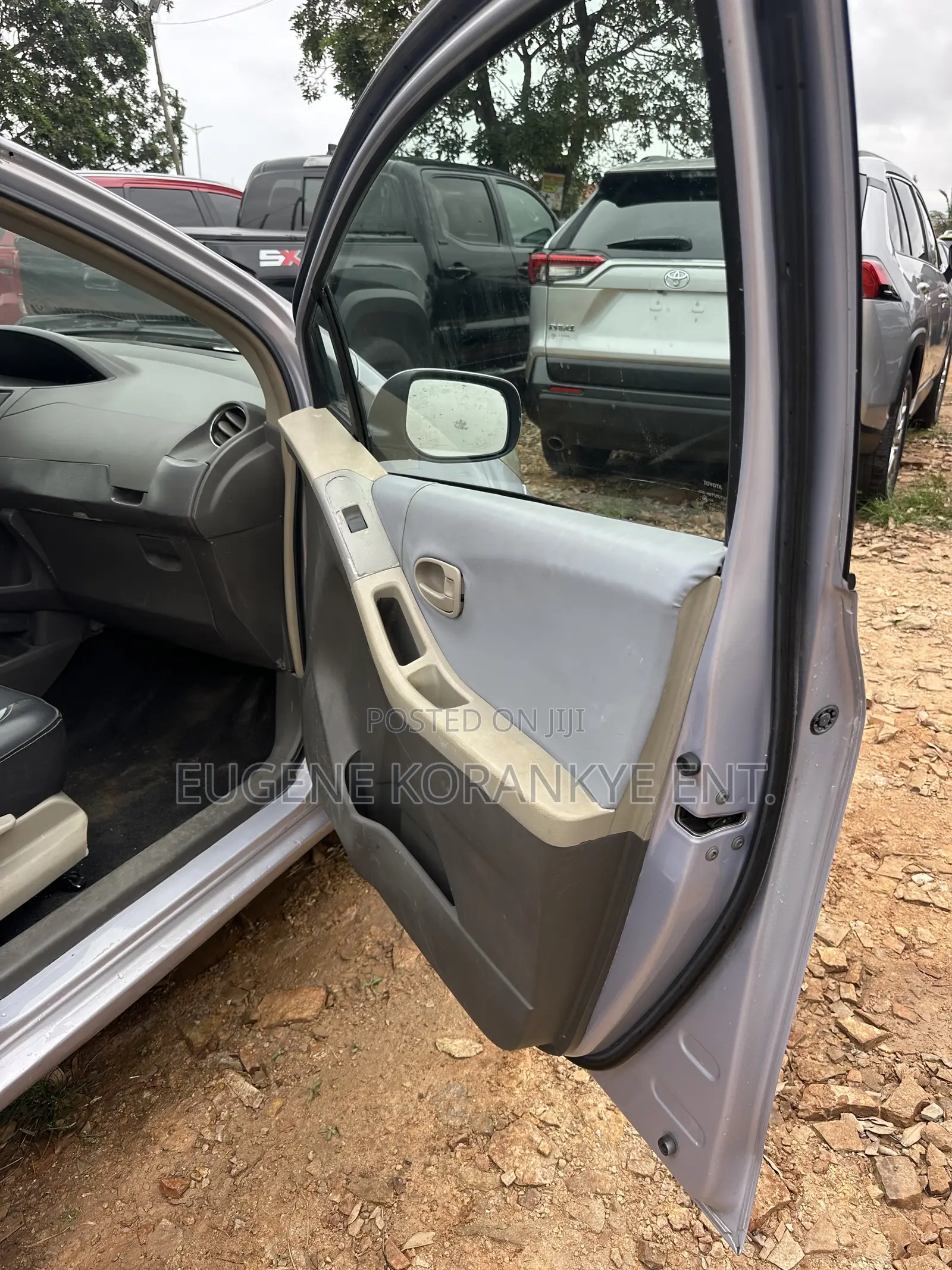Toyota Vitz 1.5 FWD 5dr 2010 Silver