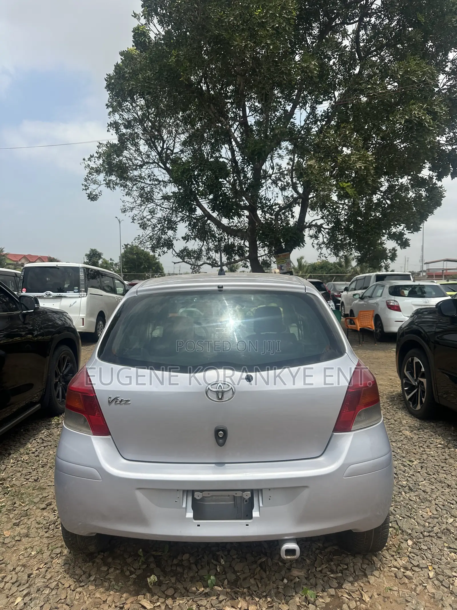 Toyota Vitz 1.5 FWD 5dr 2010 Silver