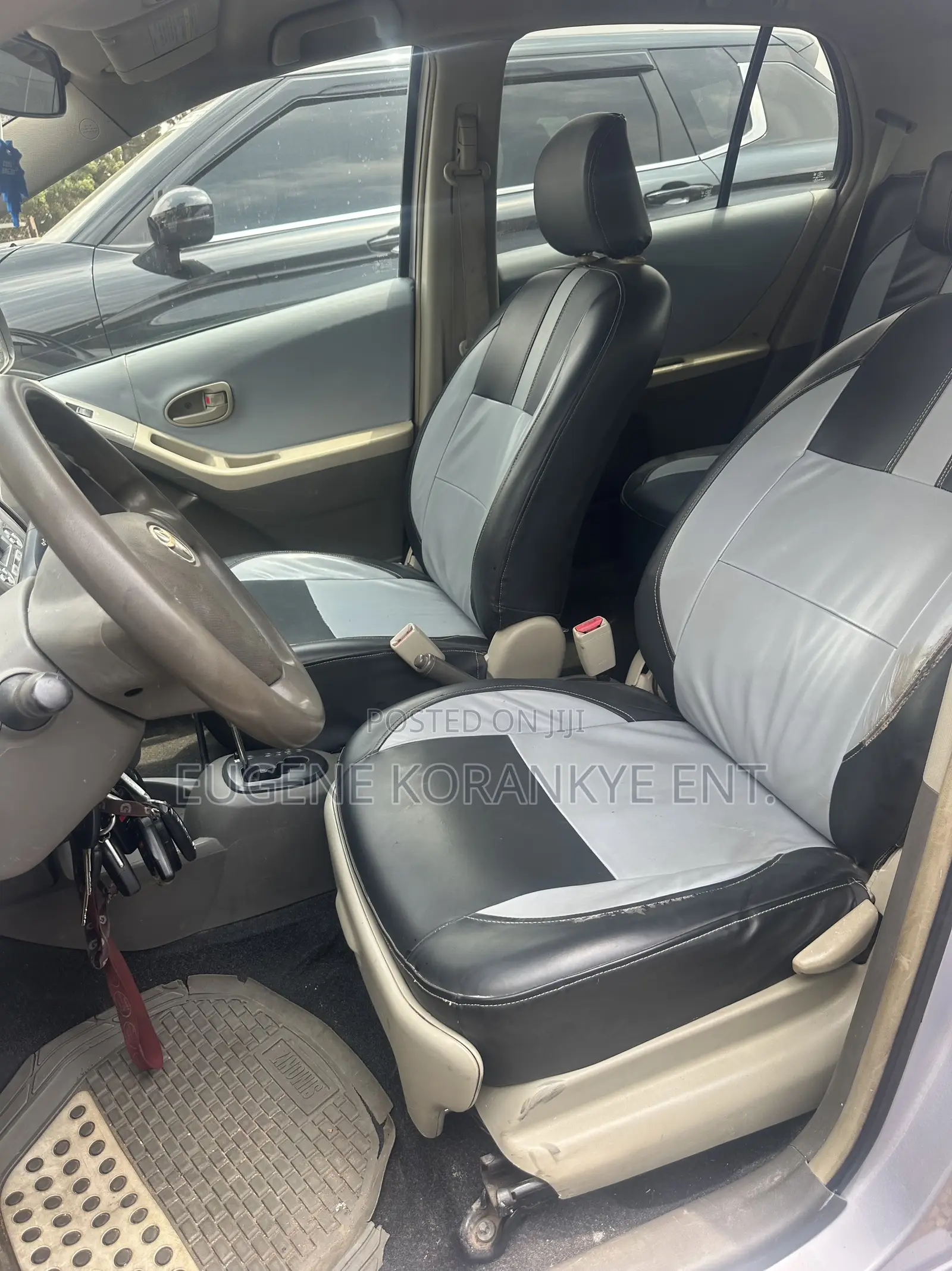 Toyota Vitz 1.5 FWD 5dr 2010 Silver