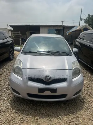 Toyota Vitz 1.5 FWD 5dr 2010 Silver