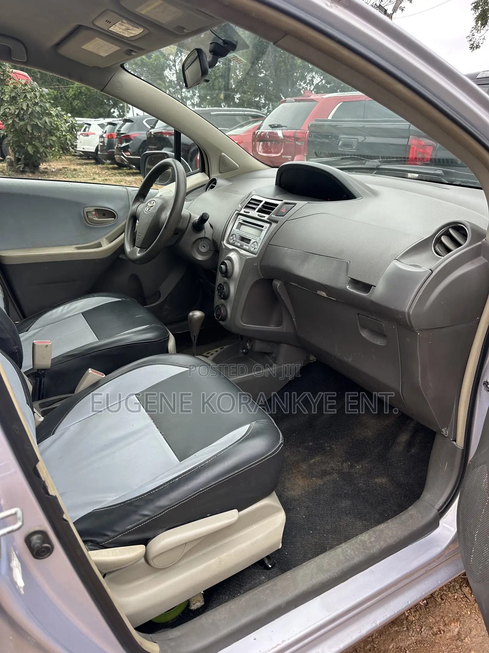 Toyota Vitz 1.5 FWD 5dr 2010 Silver