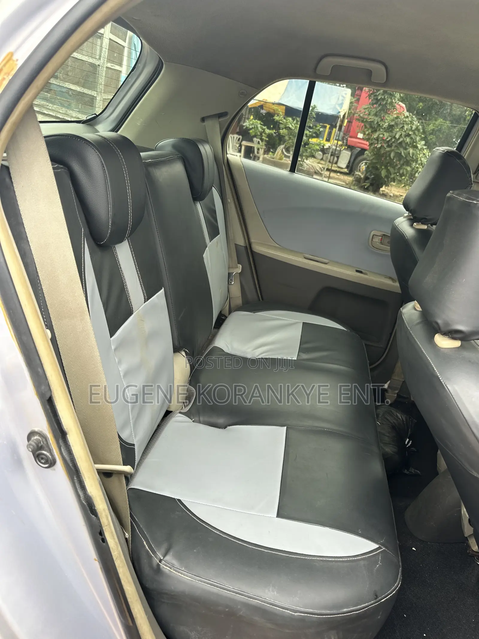 Toyota Vitz 1.5 FWD 5dr 2010 Silver