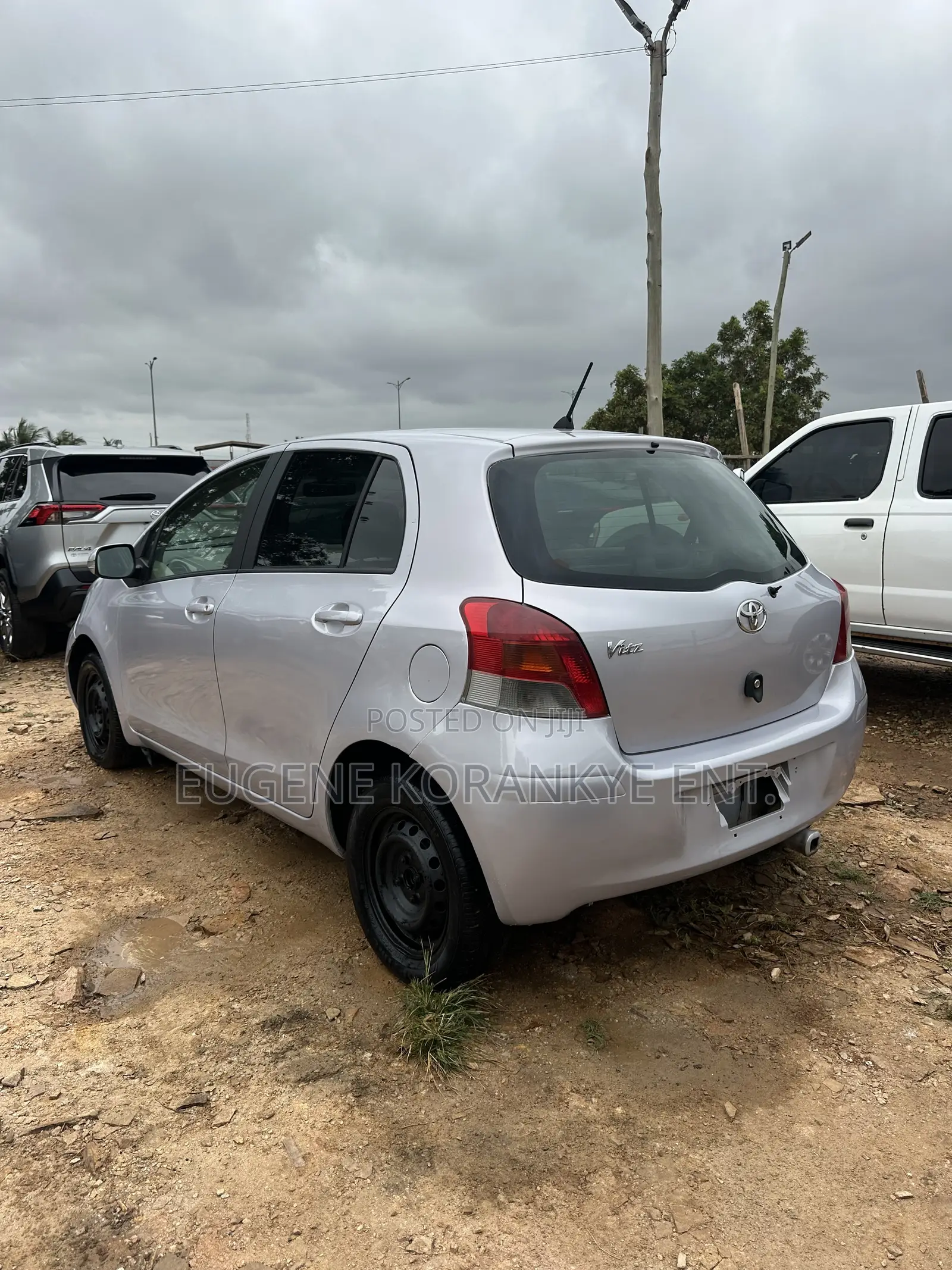 Toyota Vitz 1.5 FWD 5dr 2010 Silver