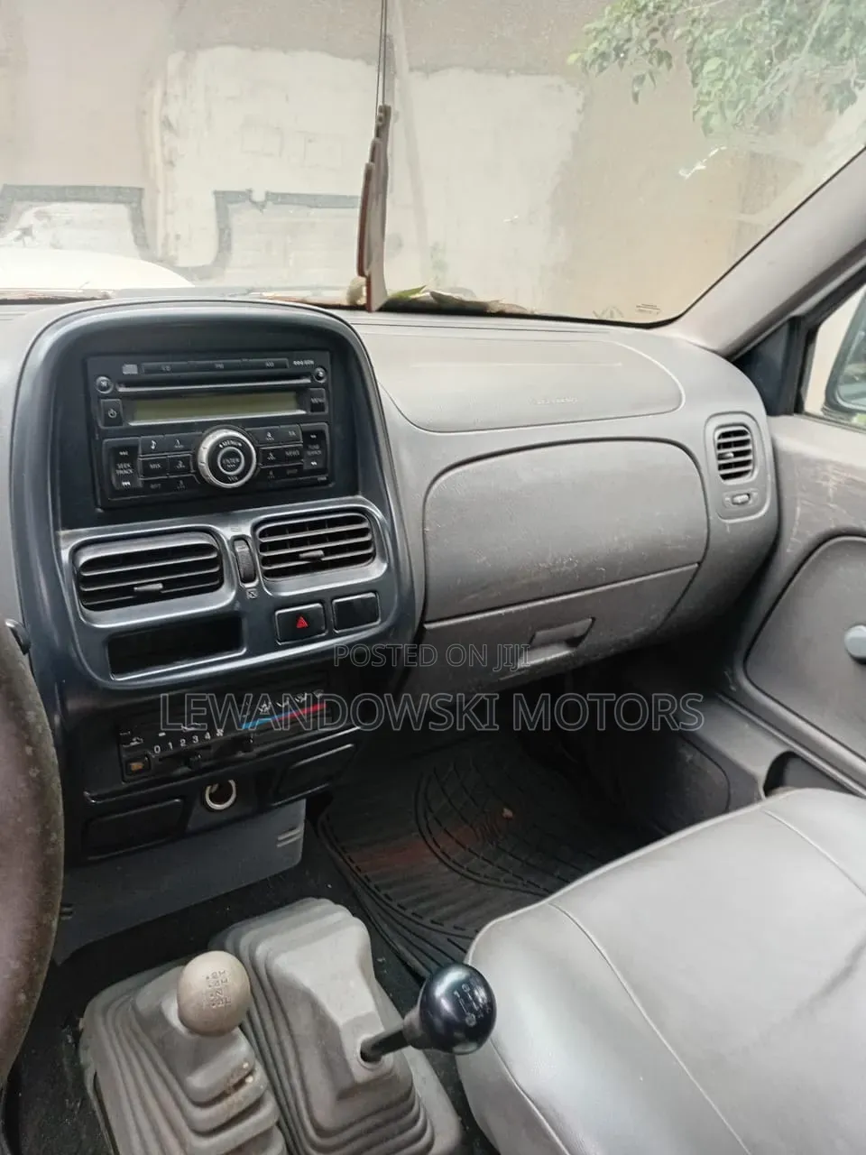 Nissan Hardbody 2017 White