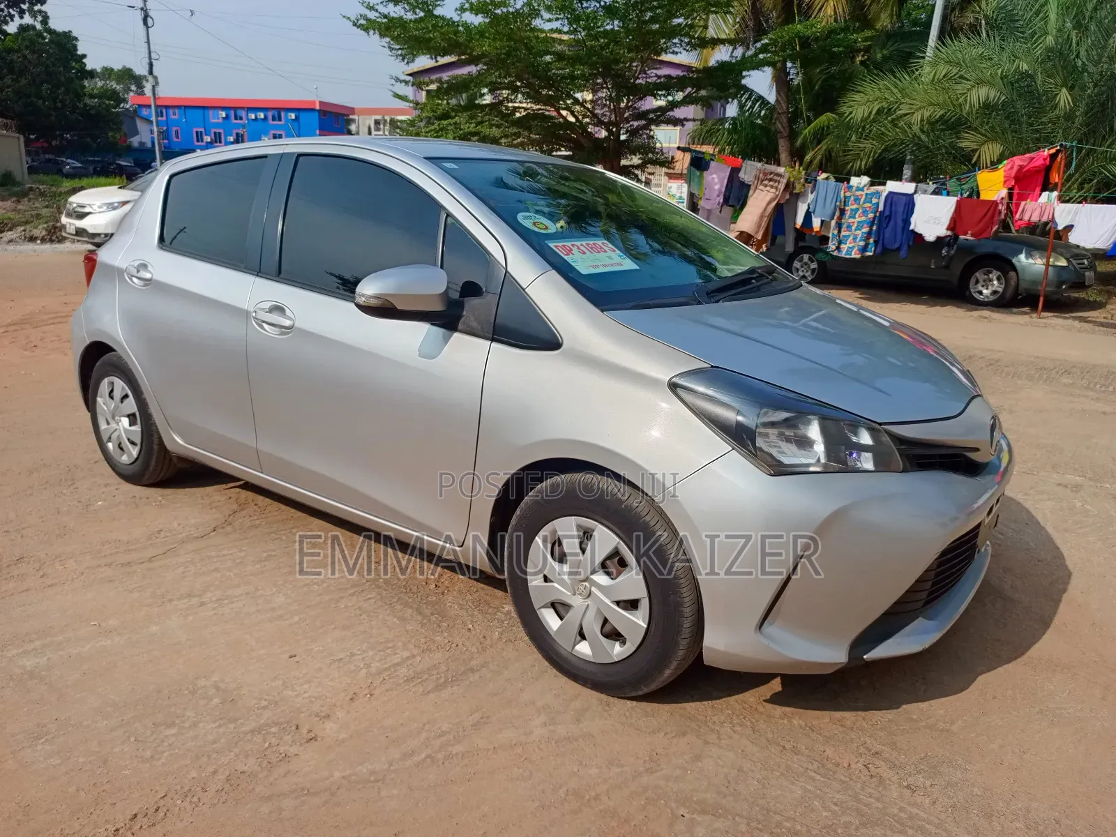 Toyota Vitz 2015 Silver