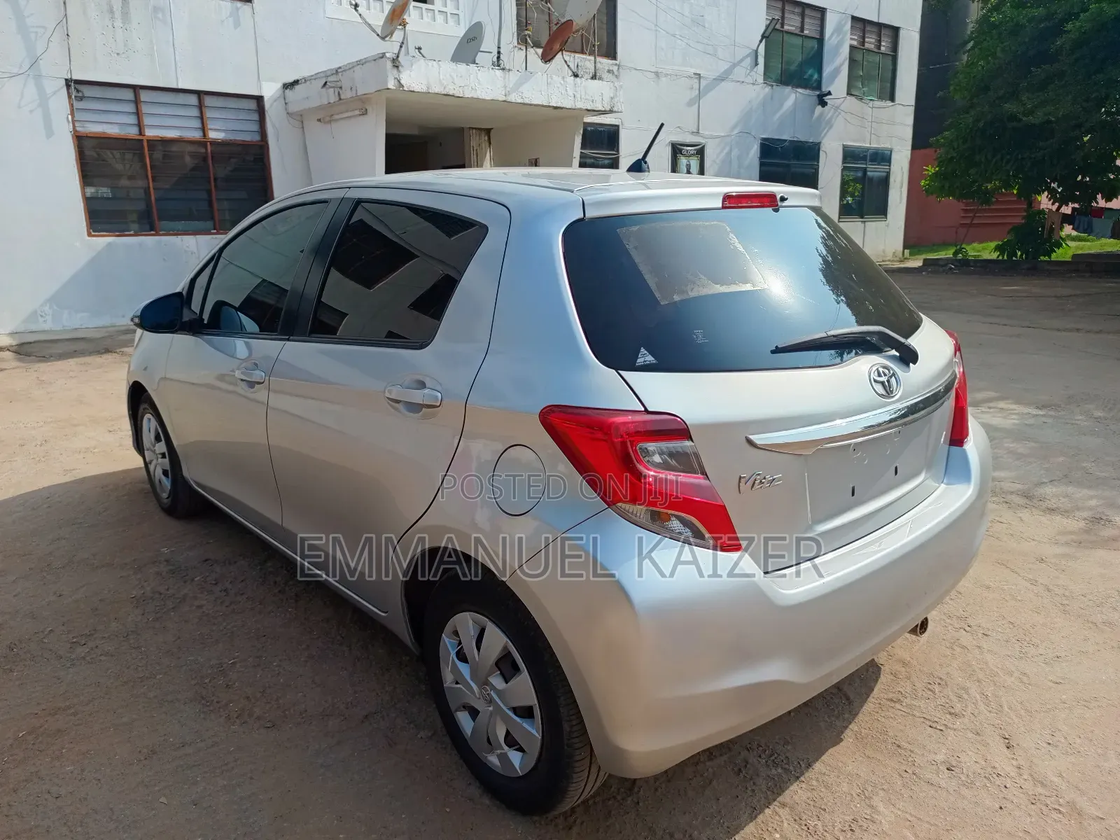 Toyota Vitz 2015 Silver