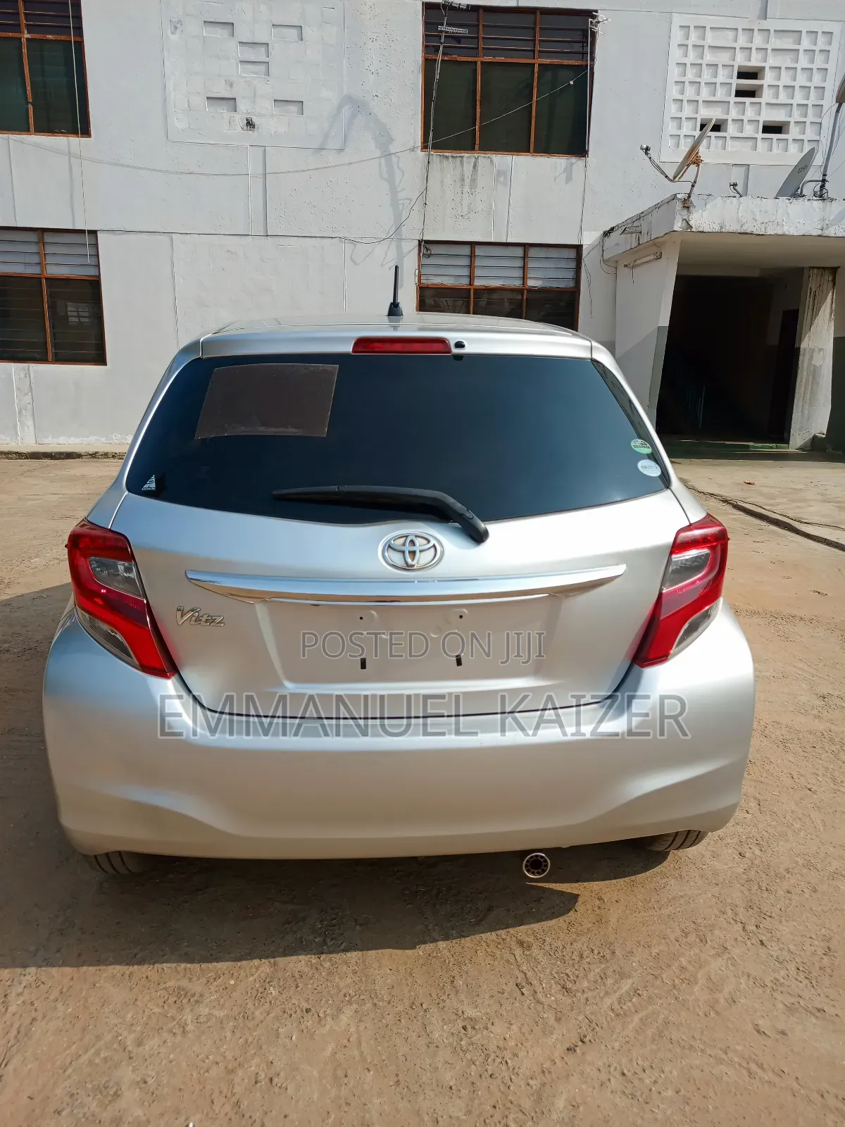 Toyota Vitz 2015 Silver