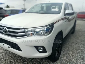 Toyota Hilux 2022 White