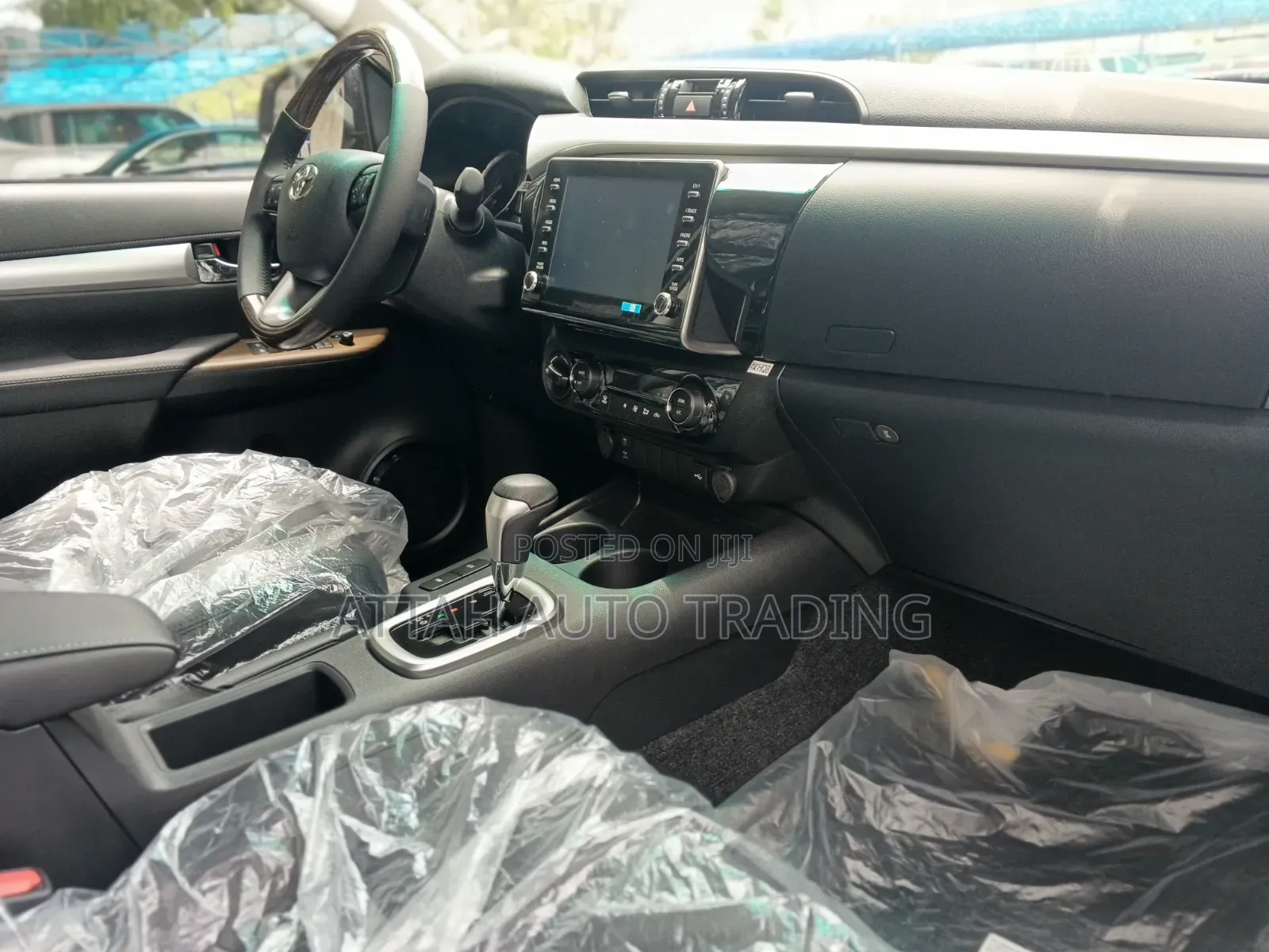 Toyota Hilux 2022 White