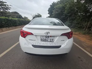 Toyota Corolla XSE (1.8L 4cyl 2A) 2018 White