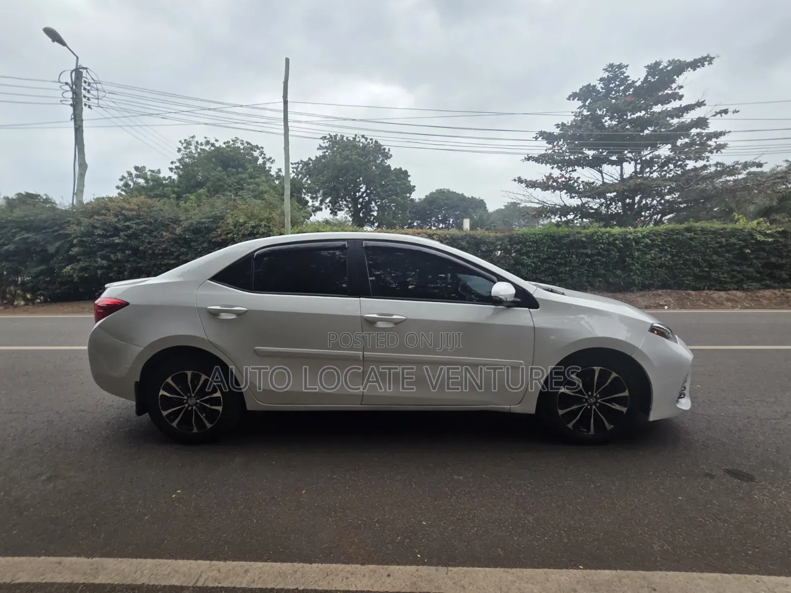 Toyota Corolla XSE (1.8L 4cyl 2A) 2018 White