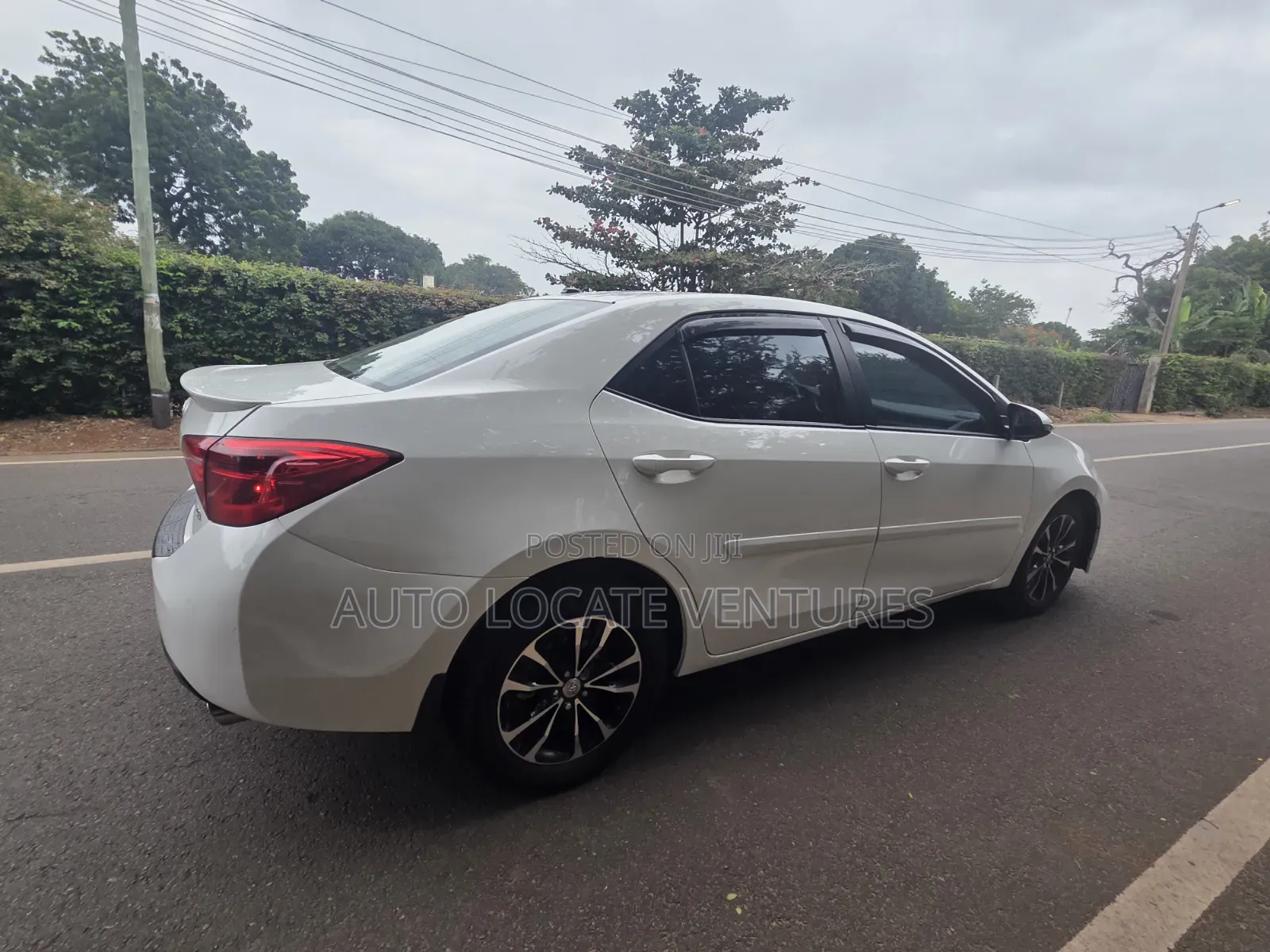 Toyota Corolla XSE (1.8L 4cyl 2A) 2018 White