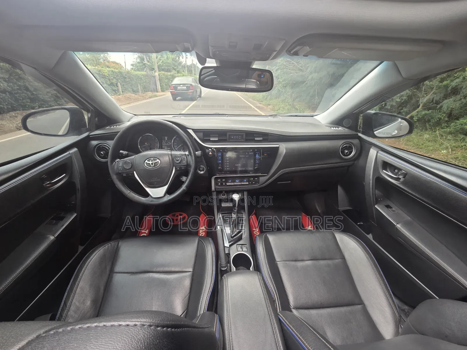 Toyota Corolla XSE (1.8L 4cyl 2A) 2018 White