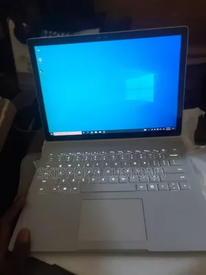 New Laptop Microsoft Surface Book 2 8GB Intel Core i5 SSD 256GB