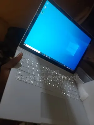 New Laptop Microsoft Surface Book 2 8GB Intel Core i5 SSD 256GB