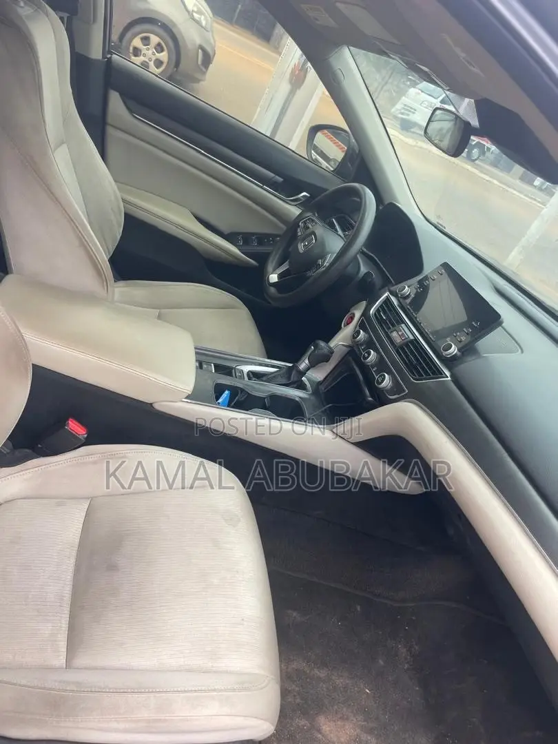 Honda Accord LX (1.5L 4cyl Turbo CVT) 2019 Black