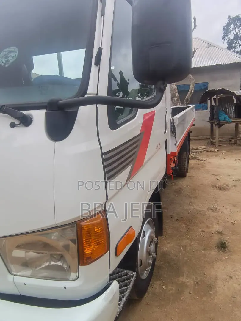 Kia Granbird 2015 White