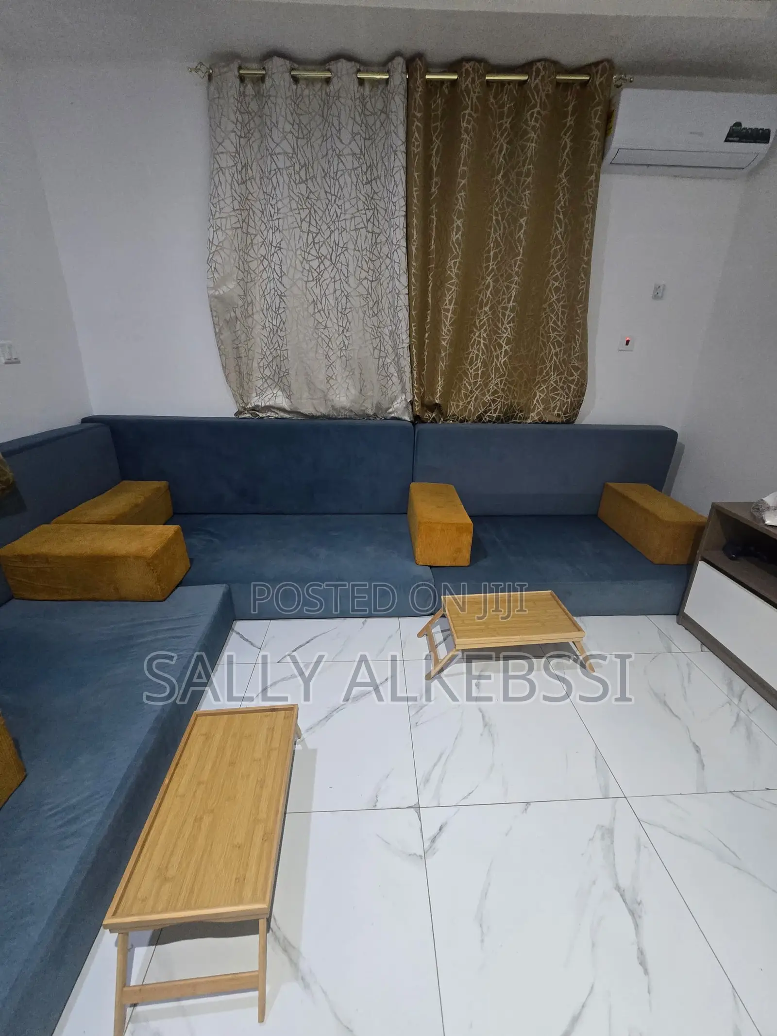 Arabic-Style Seating for 9 People. In Excellent Condition