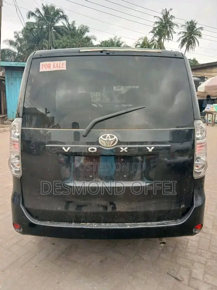 Toyota Voxy 2010 Black
