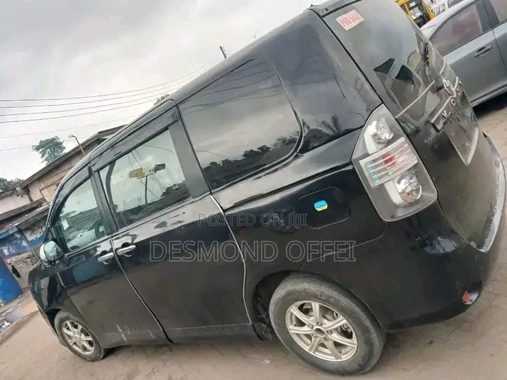 Toyota Voxy 2010 Black