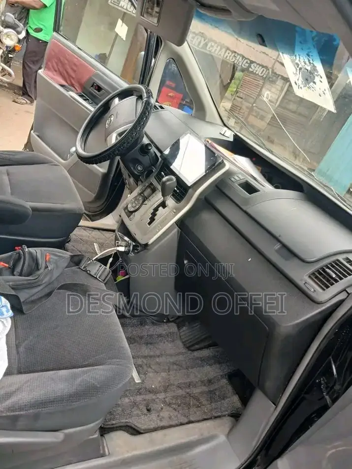 Toyota Voxy 2010 Black