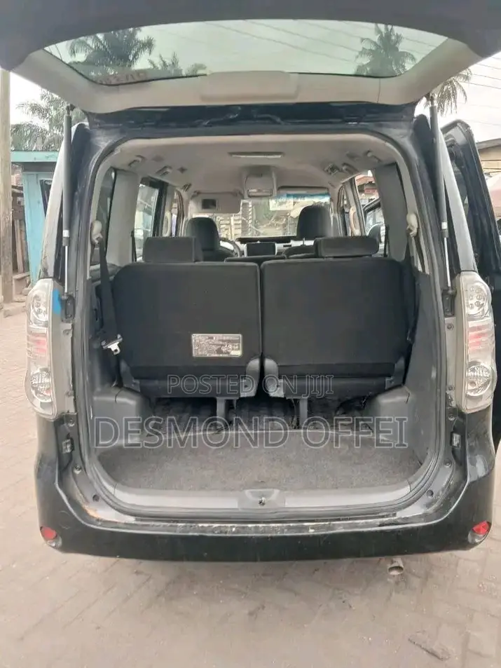 Toyota Voxy 2010 Black