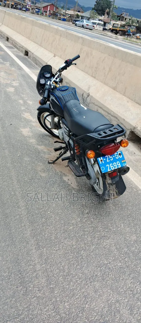 Bajaj Boxer 125 2025 Black