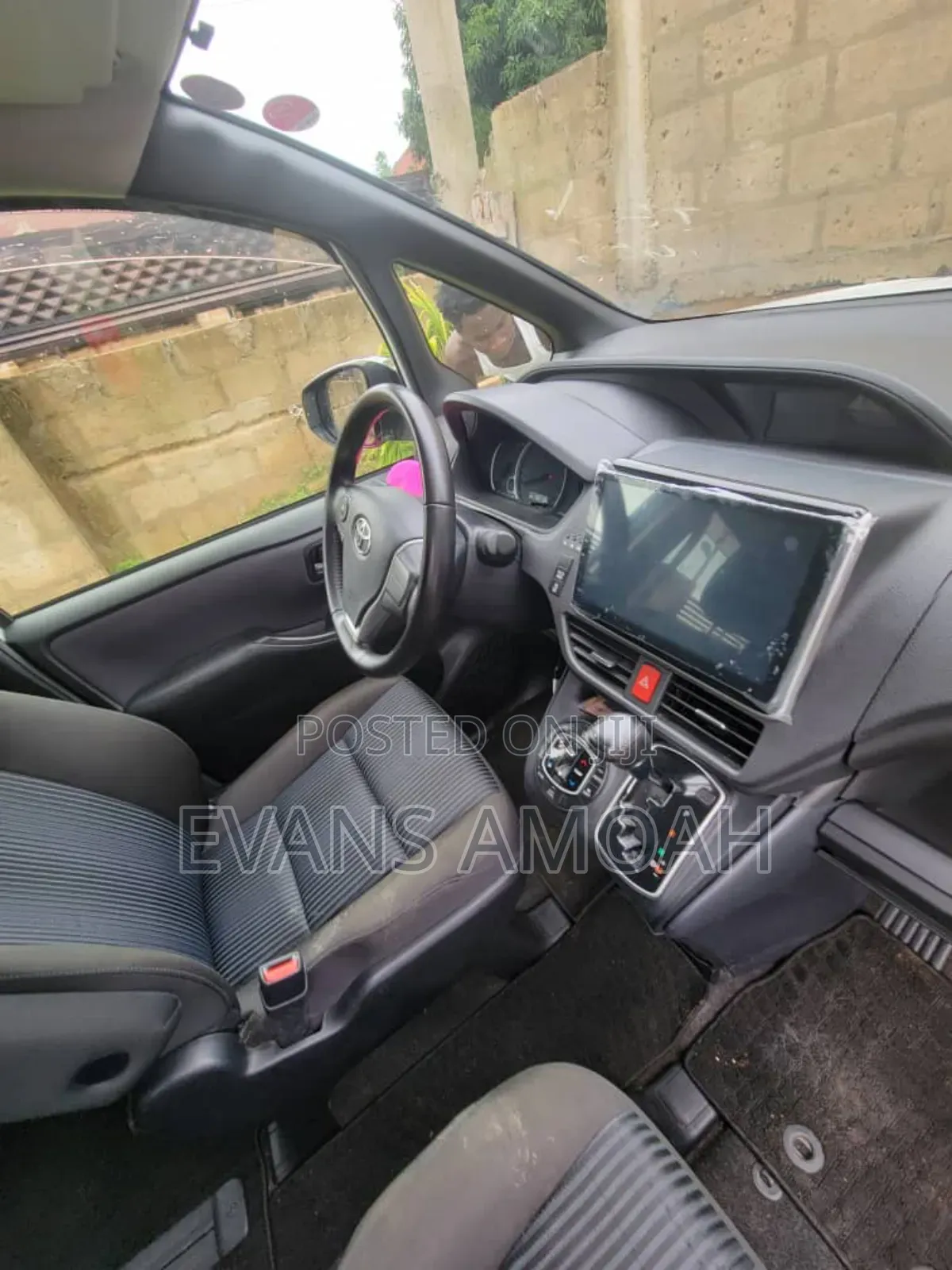 Toyota Voxy ZS Kirameki 2WD 7-Seater 2015 Off white