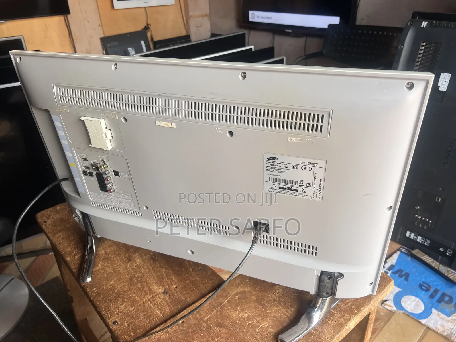 White Samsung Smart LED TV (40)