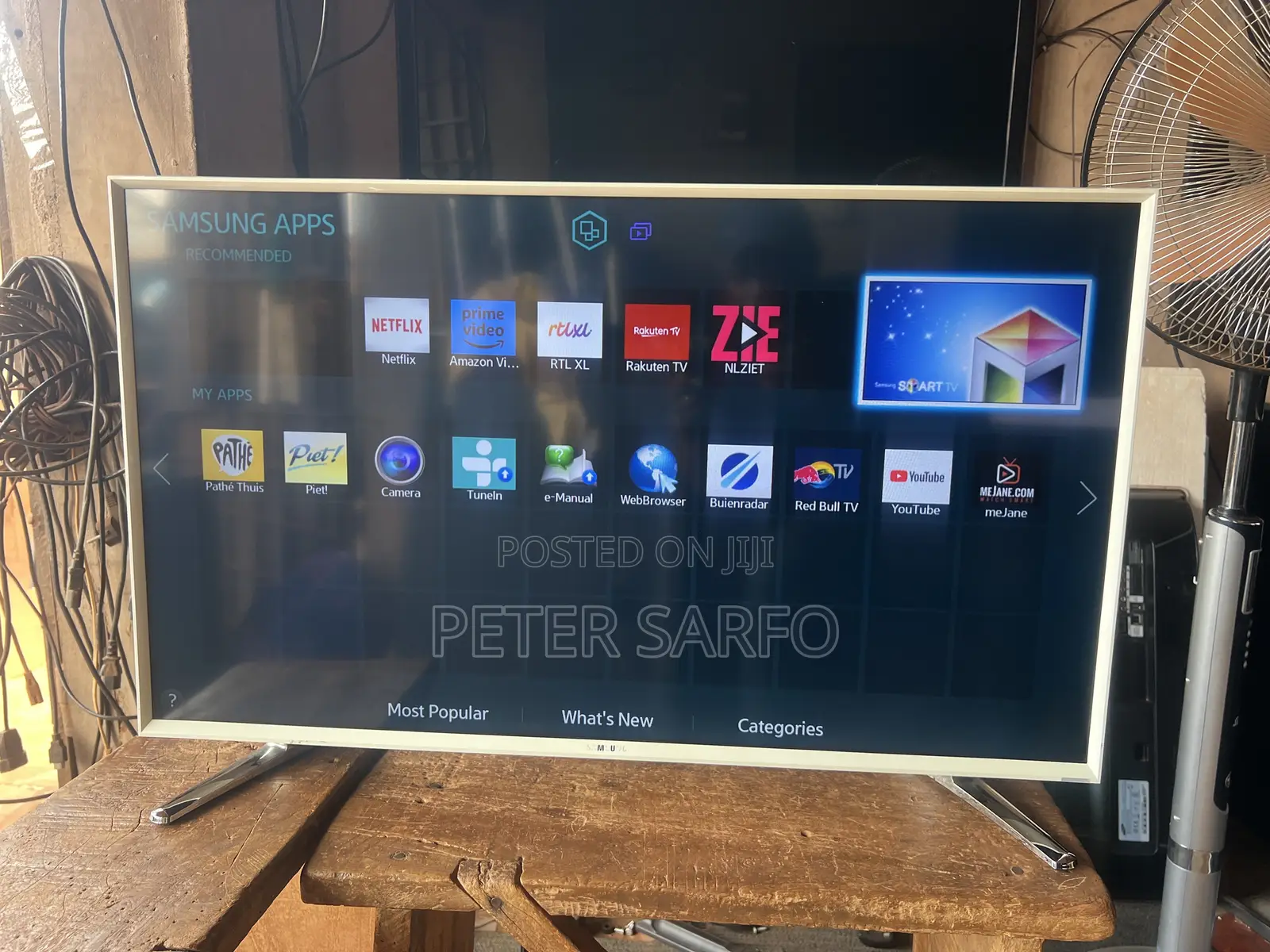 White Samsung Smart LED TV (40)