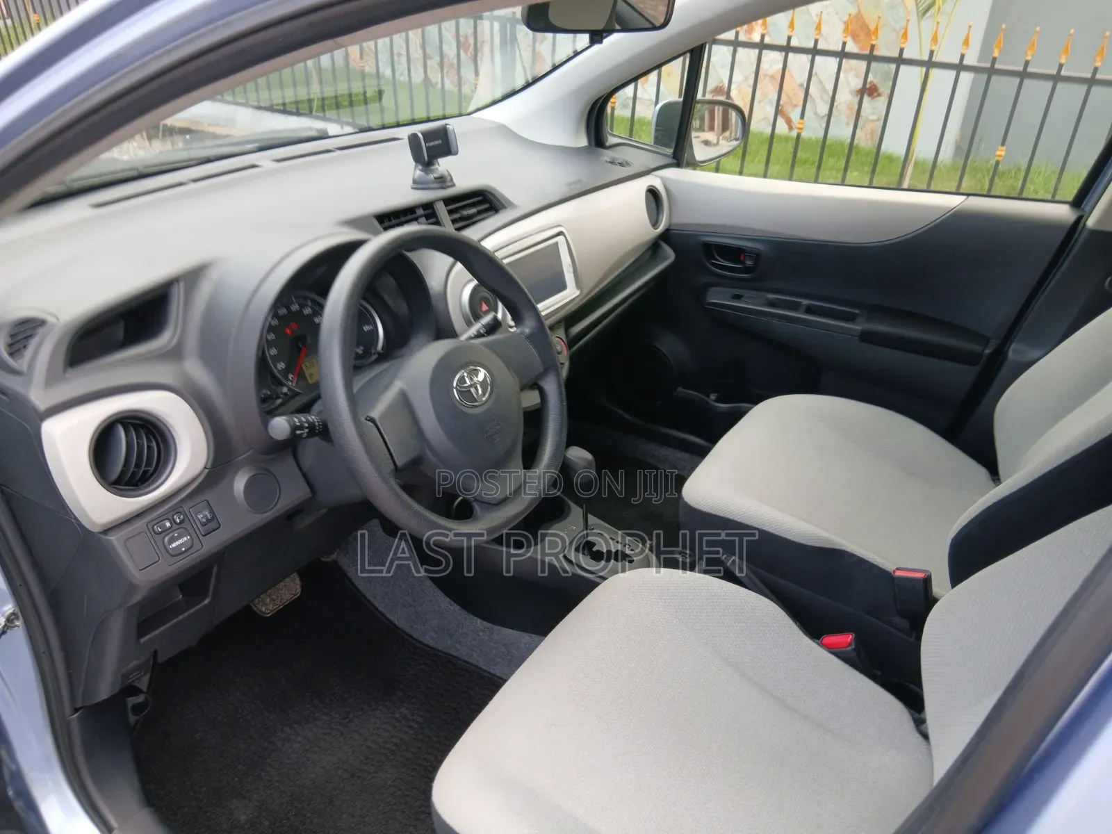 Toyota Vitz 2012 Blue