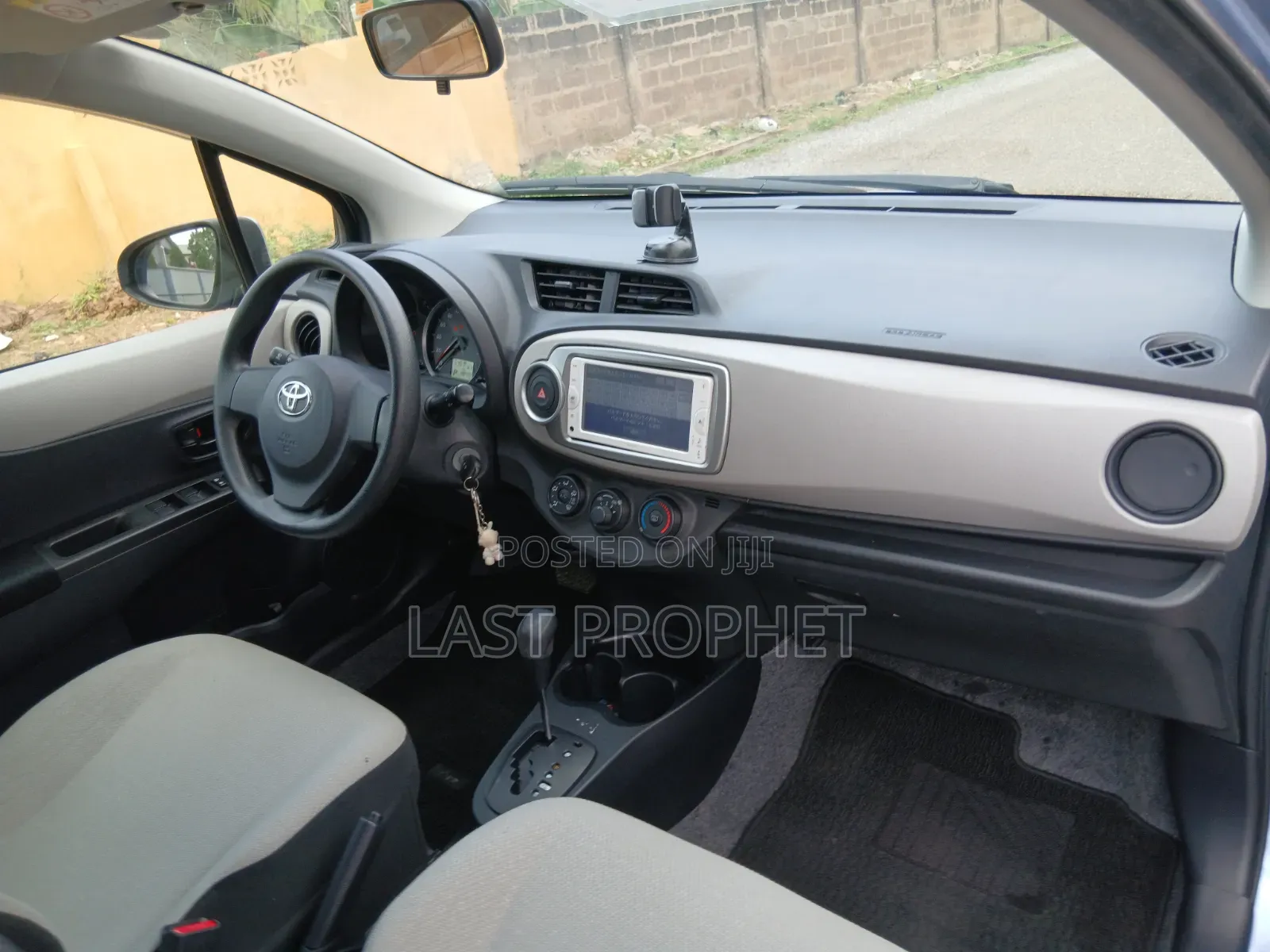 Toyota Vitz 2012 Blue