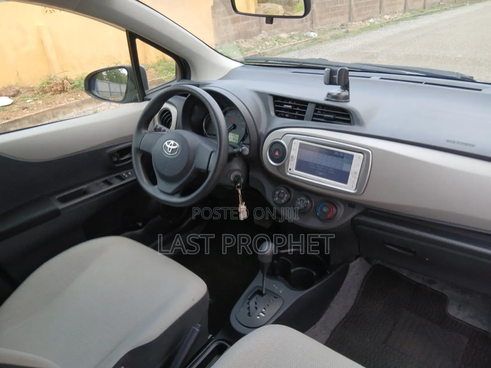 Toyota Vitz 2012 Blue