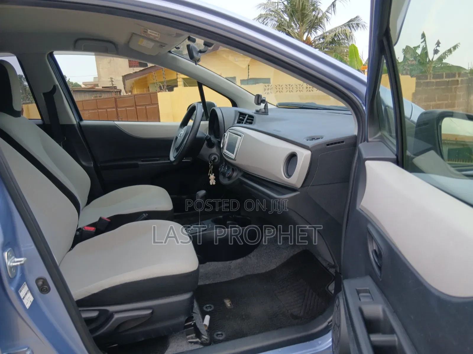Toyota Vitz 2012 Blue